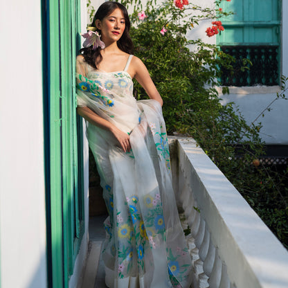 Baavli luxury designer store, New Delhi.
Indian wedding, lehenge, Bride, Indian bride, bridesmaid, Suit sets, Kaftan, sharara, jacket, kurta.
baavli launching its new collection, Hand painted, hand embroidered, Designer Label
Veena saari, hand painted hand embroider
Best designer in delhi