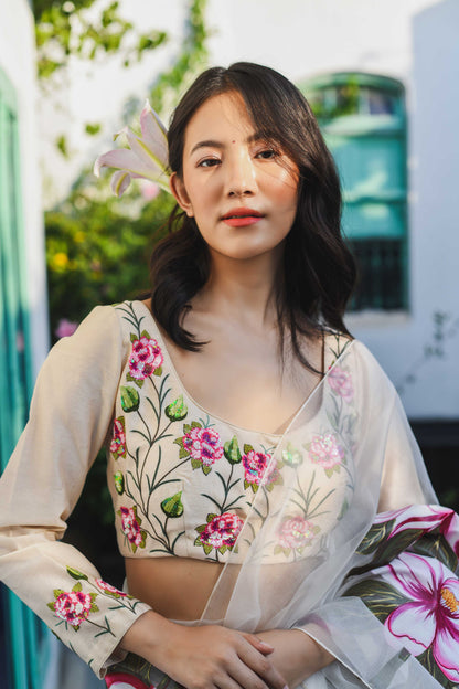 Baavli luxury designer store, New Delhi.
Indian wedding, lehenge, Bride, Indian bride, bridesmaid, Suit sets, Kaftan, sharara, jacket, kurta.
baavli launching its new collection, Dhan Mill, Hand painted, hand embroidered, Designer Label