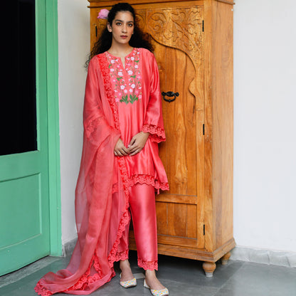 Baavli luxury designer store, New Delhi.
Indian wedding, lehenge, Bride, Indian bride, bridesmaid, Suit sets, Kaftan, sharara, jacket, kurta.
baavli launching its new collection, Shringar, Gulrukh.