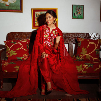 Baavli luxury designer store at Khan Market, New Delhi.
Indian wedding, lehenge, Bride, Indian bride, bridesmaid.
baavli launching its new collection, Shringar, Red suit set, Falguni.