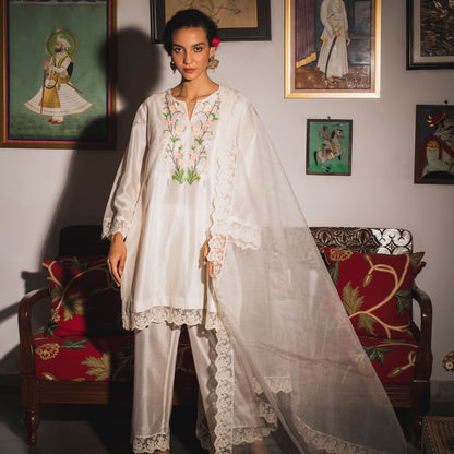 Baavli luxury designer store at Khan Market, New Delhi.
Indian wedding, lehenge, Bride, Indian bride, bridesmaid, Suit sets, Kaftan, sharara, jacket, kurta.
baavli launching its new collection, Shringar, White suit set, Sayali.
